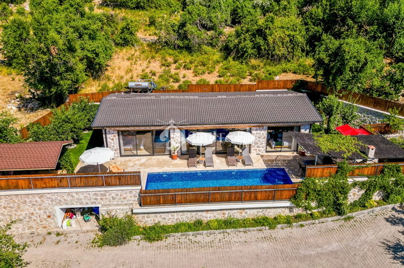 Villa Aqua Stone
